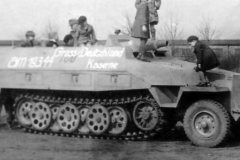 SdKfz_251-9_Grossdeutchland_march_1944