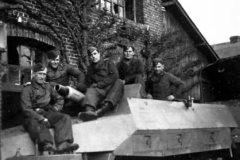 SdKfz_251_9_Stummel_crew