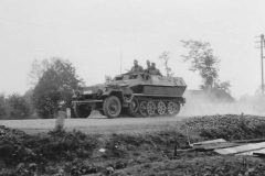 SdKfz_251_Ausf_A_on_road