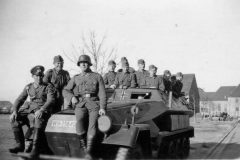 SdKfz_251_Ausf_A_with_crew