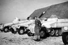 SdKfz_251_Ausf_B_with_winter_camo