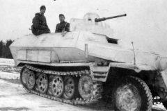 SdKfz_251_Ausf_C_with_winter_camouflage