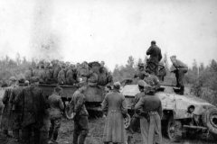 SdKfz_251_and_Russian_POW