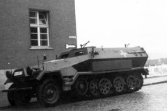 SdKfz_251_ausf_A_half-track_2