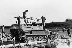 SdKfz_251_ausf_B_armored_halftrack_Russia
