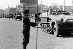 Sd_Kfz_251_halftrack_14