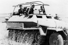 Sd_Kfz_251_halftrack_9