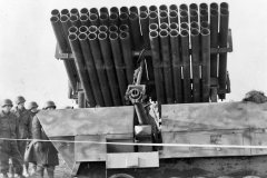 Sdkfz_251_ausf_D_rocket_launcher_halftrack