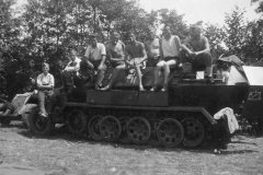 Sdkfz_251_crew