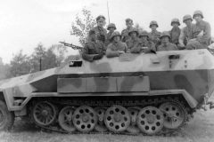 german_half_track_SdKfz_251_Ausf_A_with_crew