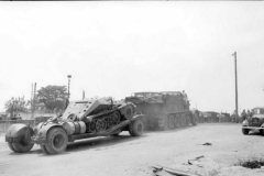 leichter_gepanzerter_Munitionstransportwagen_Sd._Kfz._252_on_trailer_Kreta_1941