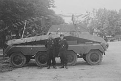 Sd_Kfz_263_and_crew