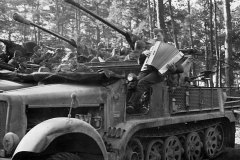 FlaK36_auf_Fahrgestell_Zugkraftwagen_5t_SdKfz_6_2