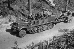 Wehrmacht_SdKfz_6_towing_gun