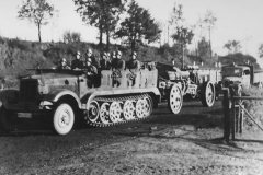german_halftrack_SdKfz_6_towing_gun