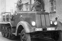 8_to_Zugkraftwagen_SdKfz_7_of_the_Luftwaffe_unit