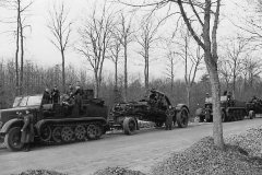 SdKfz_7_Halftracks_towing_heavy_artillery