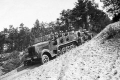 SdKfz_7_KM_m_9-10_Haubitze_15cm_1937