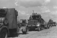 SdKfz_7_Luftwaffe_halftrack_with_a_2cm_Flak_30
