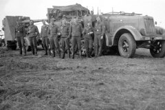 SdKfz_7_and_Flak_18_used_by_an_unknown_unit_of_the_Luftwaffe