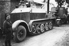 SdKfz_7_and_Flak_88_Bunkerknacker_Micki_Maus