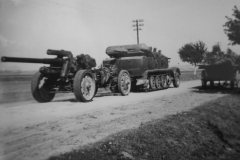 SdKfz_7_towing_10_cm_schwere_Kanone_18