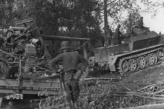SdKfz_7_towing_a_88_mm_Panzerabwehrkanone_Flak_18