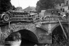 SdKfz_7_towing_a_trailer