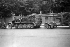 Sd_Kfz_7_towing_88_mm_flak_gun
