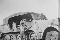 Wehrmacht_Afrika_Korps_Soldier_SdKfz_7