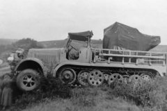 sdkfz_7_armed_with_a_2_cm_Flakvierling_38_flak