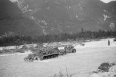 sdkfz_7_in_river