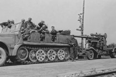 sdkfz_7_towing_flak_88_mm_gun_