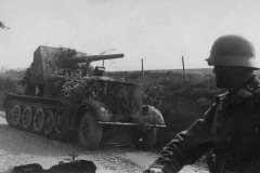 8.8cm_Flak_18_Selbstfahrlafette_auf_Zugkraftwagen_12t__SdKfz_8_front_view