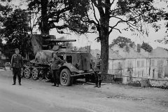 Destroyed_8.8_cm_Flak_18_Sfl._auf_Zugkraftwagen_12t_Sd.Kfz_._8_Halftrack_1940