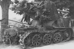 Destroyed_8.8cm_Flak_18_Selbstfahrlafette_auf_Zugkraftwagen_12t__SdKfz_8_France_1940