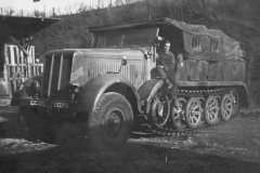 Sdkfz_8_heavy_halftrack_Luftwaffe_unit_1943