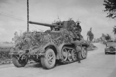 camouflaged_SdKfz_8_with_88_mm_Flak_Halftrack_France_1940