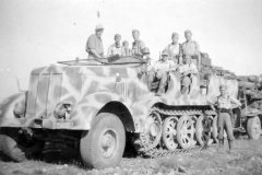 sd_kfz_8_camouflage_Italy_1944