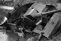 Destroyed_StuG_40_west