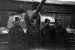 StuG_40_Ausf_G_3rd_SS_Panzer_Division_Totenkopf_crew