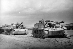 StuG_40_Ausf_G_guns_with_side_schurzen