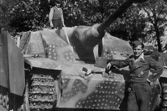 StuG_40_Ausf_G_with_saukopfblende