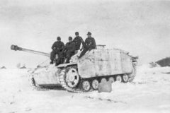 StuG_40_Ausf_G_with_schurzen_winter_camo_eastern_front