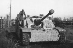 StuG_40_Ausf_G_with_spaced_armour_plates