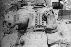 StuG_40_Ausf_G_with_zimmerit_and_saukopf_Eastern_front_2