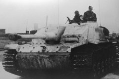 StuG_40_of_Panzer_Grenadier_Regiment_Der_Fuhrer_Charkow_1943