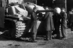 StuG_40_with_Saukopfblende_1944-45_Slovakia