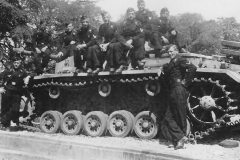 StuG_40_with_crew