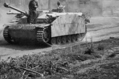 Sturmgeschutz_StuG_40_Ausf_G_with_Schurzen